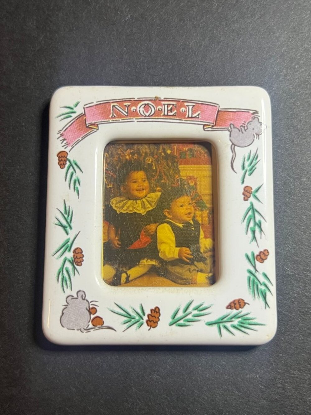 VTG Charpente Christmas Noel Pinecone Pattern Photo Frame Refrigerator Magnet